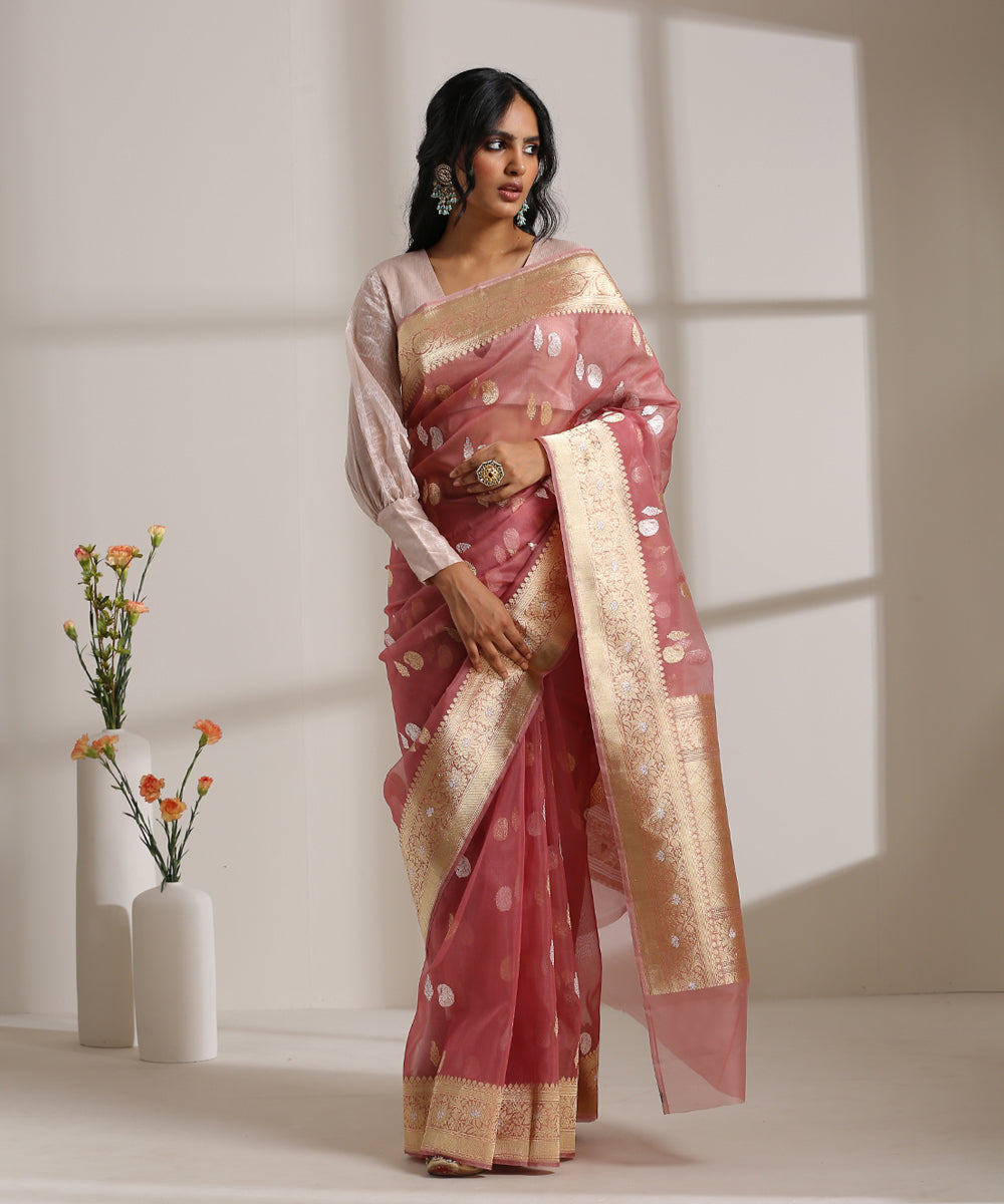 Old_Rose_Handloom_Kora_Silk_Banarasi_Saree_With_Kadhwa_Booti_And_Zari_Pallu_WeaverStory_02