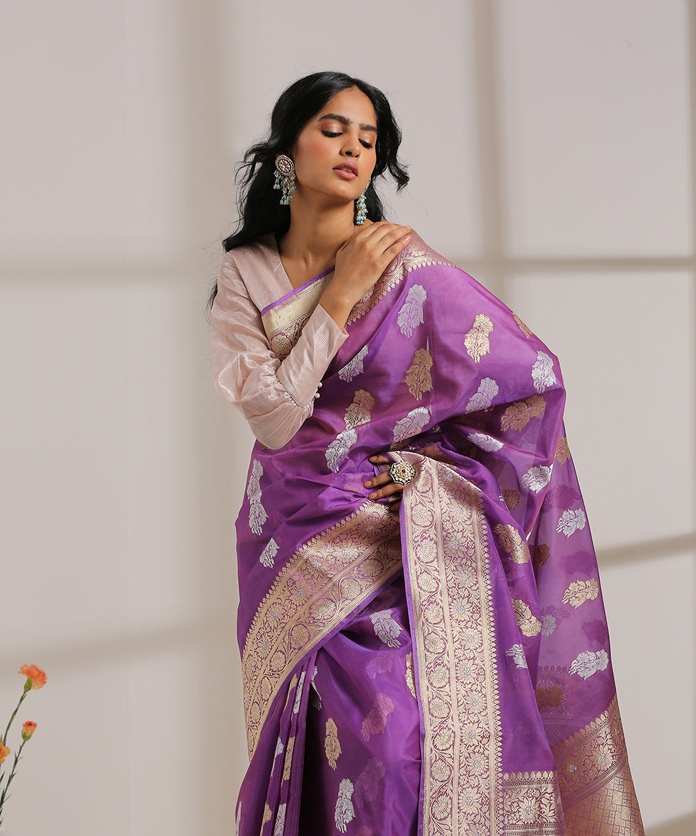 Handloom_Voilet_Kora_Silk_Banarasi_Saree_With_Kadhwa_Booti_WeaverStory_01