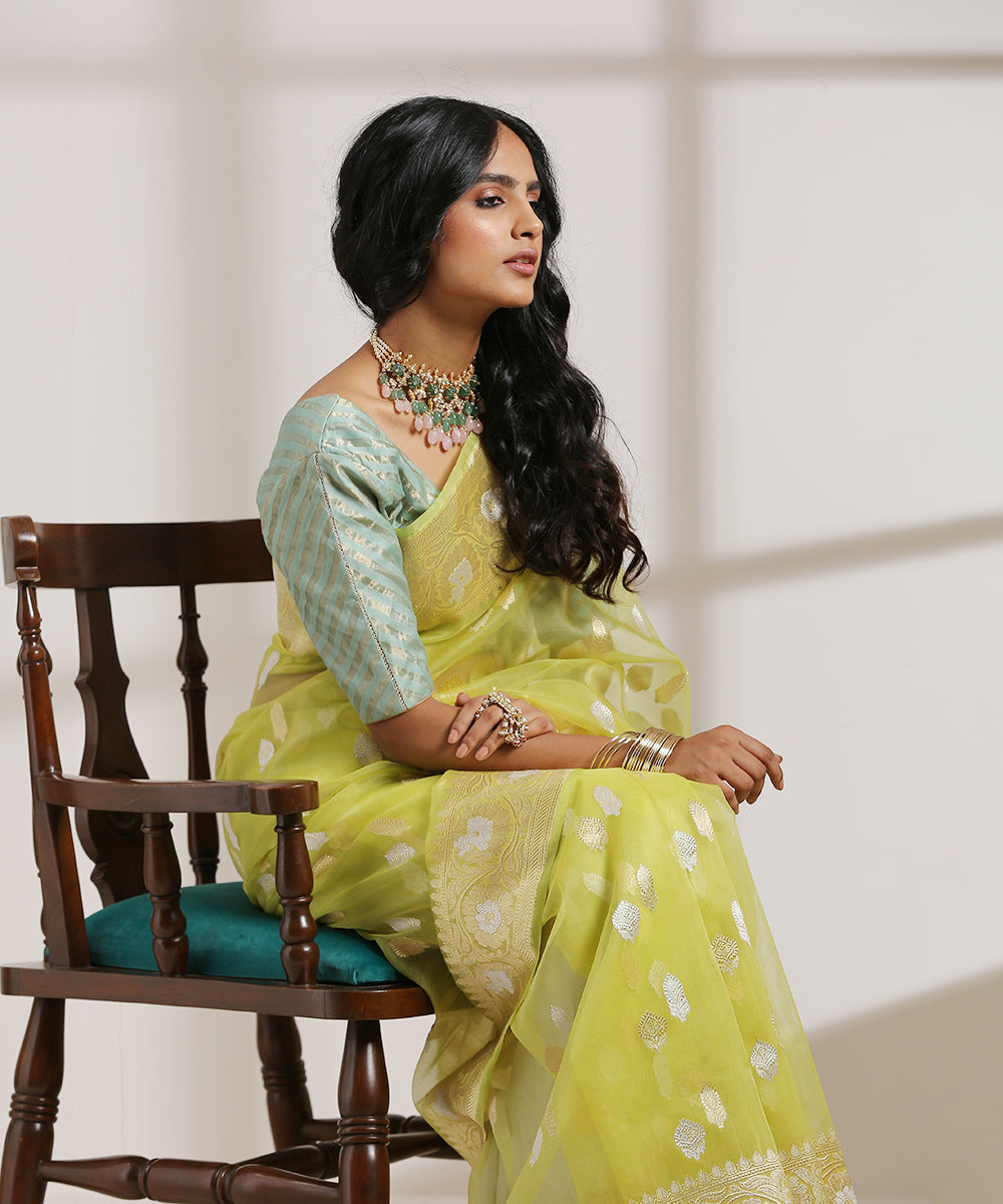 Lime_Green_Handloom_Kora_Silk_Banarasi_Saree_With_Kadhwa_Booti_And_Zari_Border_WeaverStory_01