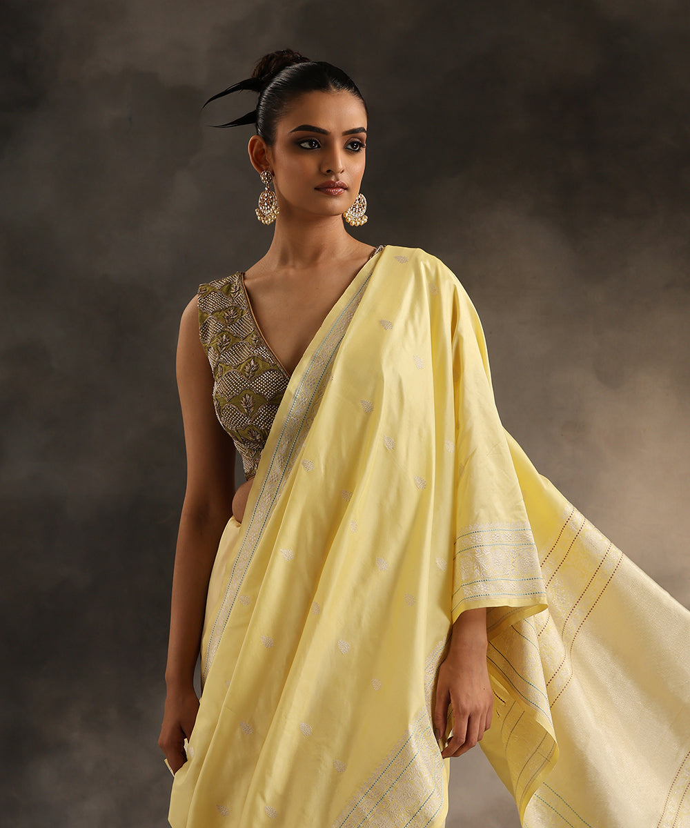 Pale_Yellow_Handloom_Pure_Katan_Silk_Banarasi_Saree_With_Kadhwa_Booti_WeaverStory_01