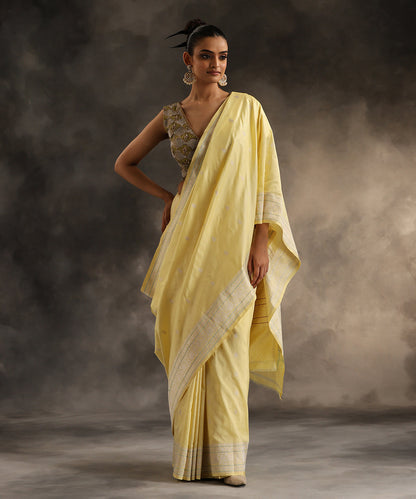 Pale_Yellow_Handloom_Pure_Katan_Silk_Banarasi_Saree_With_Kadhwa_Booti_WeaverStory_02