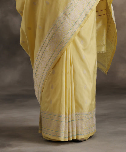 Pale_Yellow_Handloom_Pure_Katan_Silk_Banarasi_Saree_With_Kadhwa_Booti_WeaverStory_04