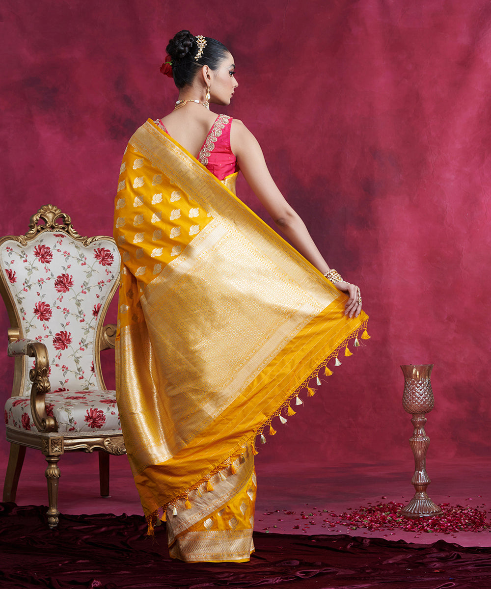 Mustard_Handloom_Pure_Katan_Silk_Banarasi_Saree_With_Mughal_Boota_WeaverStory_03