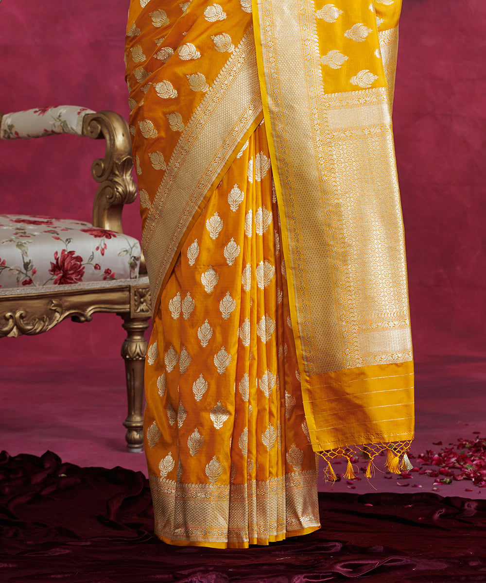 Mustard_Handloom_Pure_Katan_Silk_Banarasi_Saree_With_Mughal_Boota_WeaverStory_04