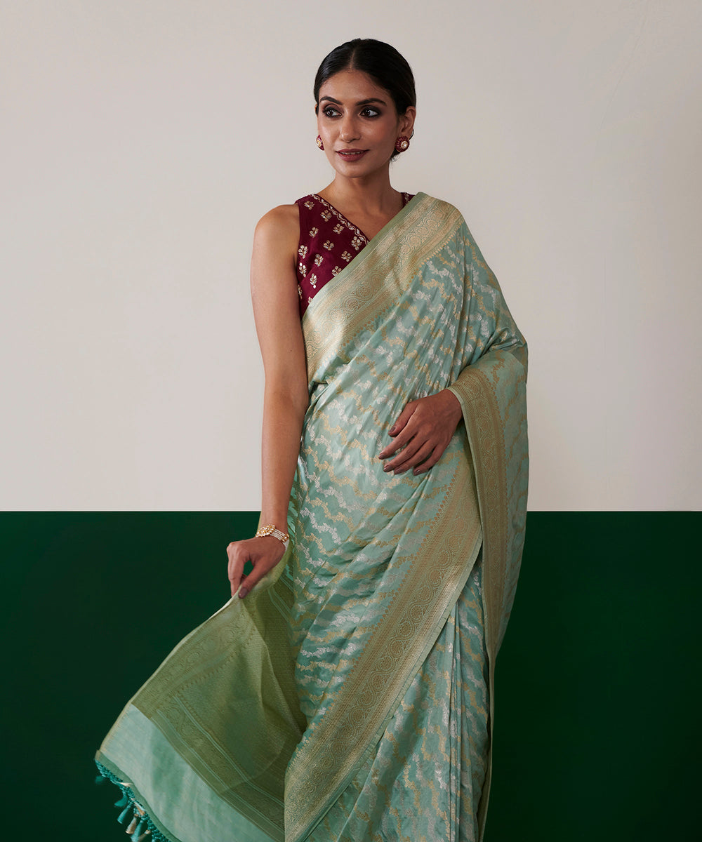 Handloom_Powder_Blue_Pure_Katan_Silk_Banarasi_Saree_With_Sona_Rupa_Jaal_WeaverStory_01
