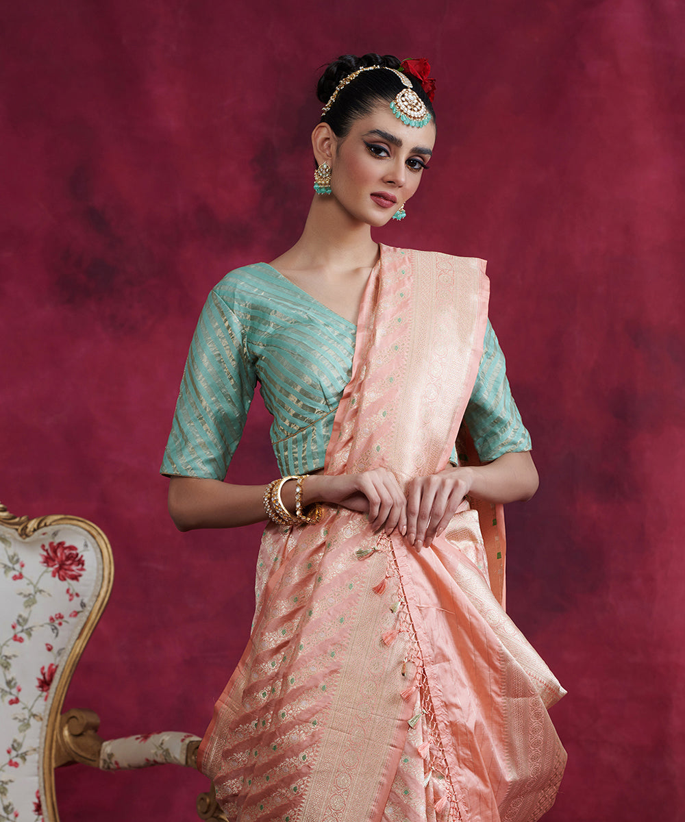 Light_Peach_Handloom_Pure_Katan_Silk_Banarasi_Jangla_Saree_With_Green_Meenakari_WeaverStory_01