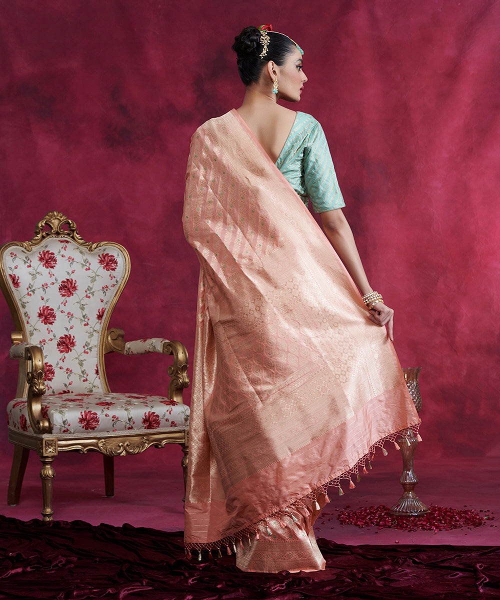 Light_Peach_Handloom_Pure_Katan_Silk_Banarasi_Jangla_Saree_With_Green_Meenakari_WeaverStory_03