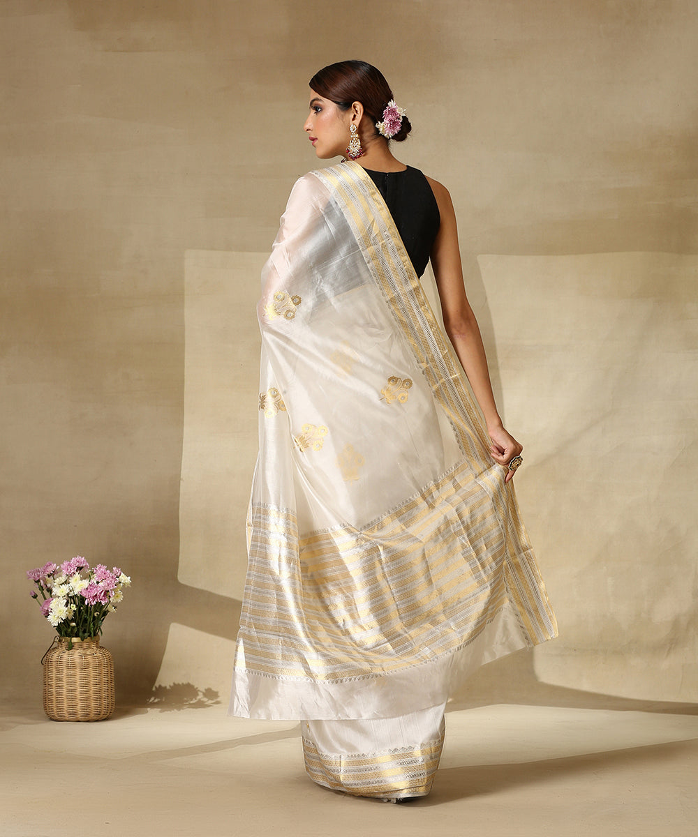 Handloom_Offwhite_Pure_Chanderi_Silk_Saree_With_Three_Flower_Motif_And_Sona_Rupa_Zari_Border_WeaverStory_03