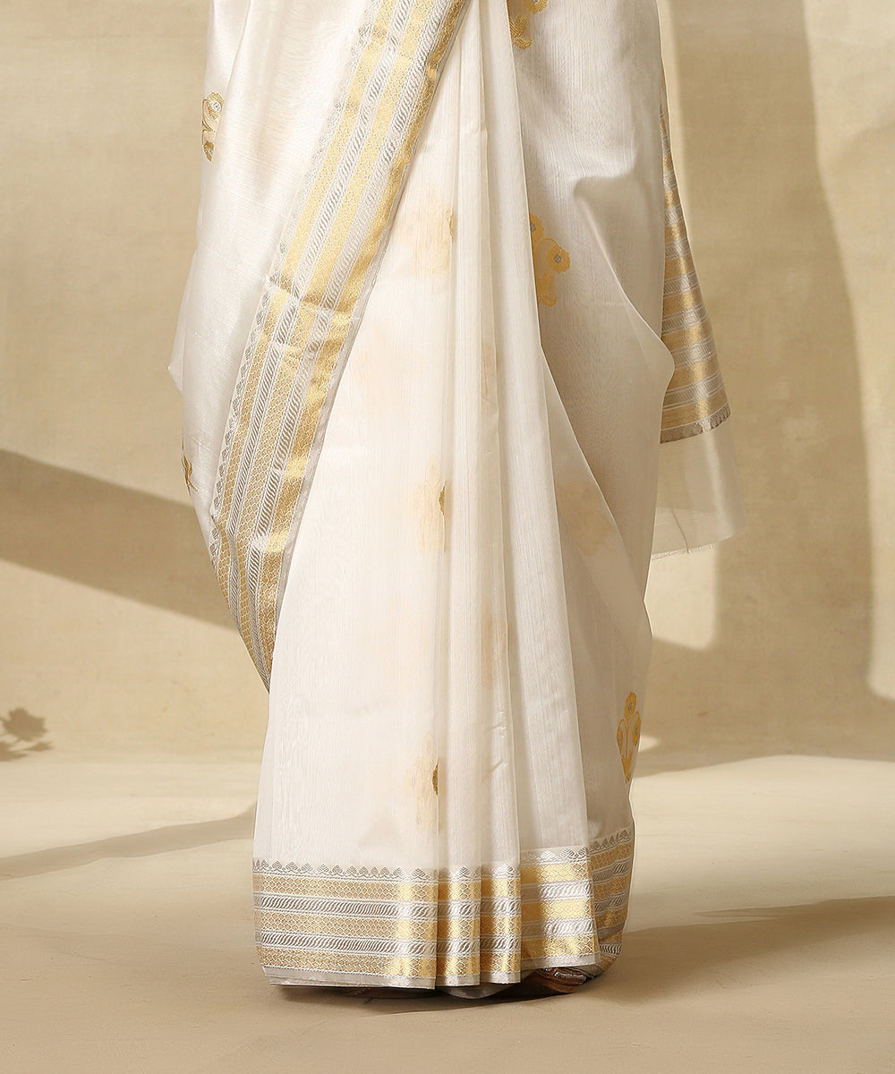 Handloom_Offwhite_Pure_Chanderi_Silk_Saree_With_Three_Flower_Motif_And_Sona_Rupa_Zari_Border_WeaverStory_04