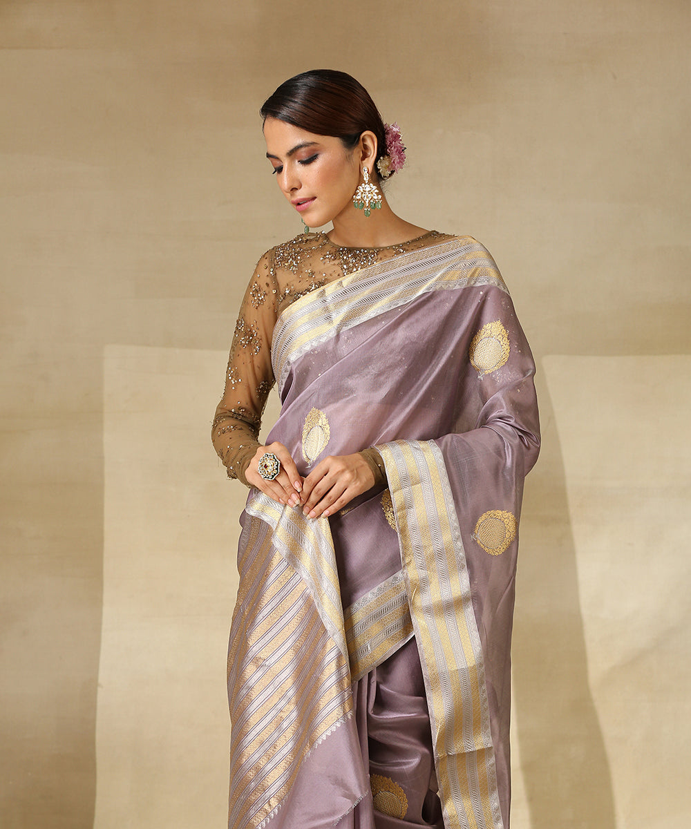 Handloom_Mauve_Pure_Chanderi_Silk_Saree_With_Three_Flower_Motif_And_Sona_Rupa_Zari_Border_WeaverStory_01