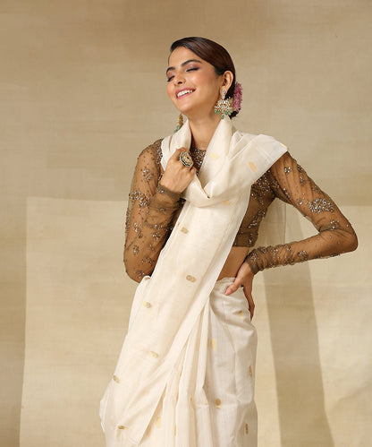White_And_Gold_Handloom_Cotton_Silk_Chanderi_Saree_With_Floral_Booti_WeaverStory_01