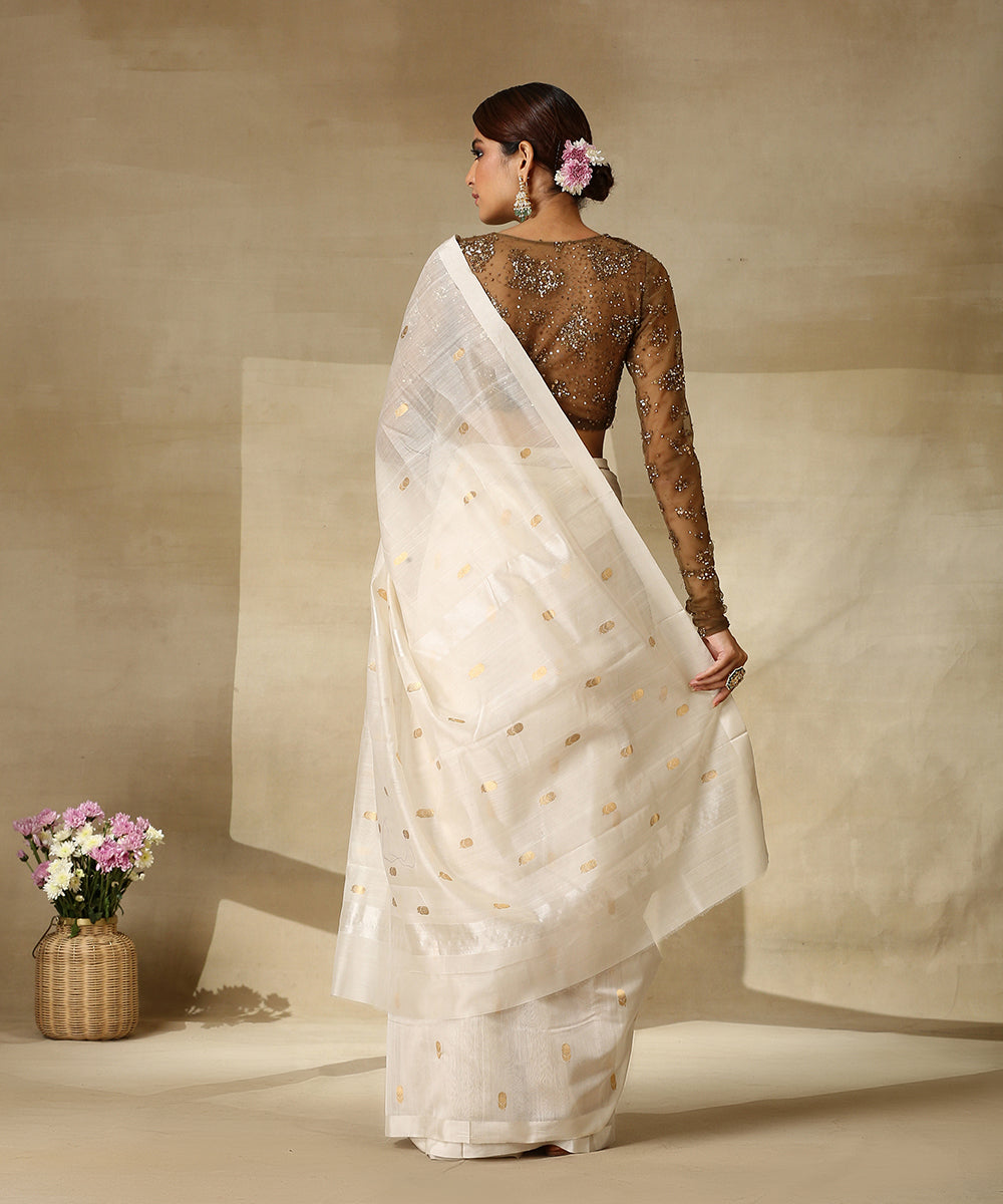 White_And_Gold_Handloom_Cotton_Silk_Chanderi_Saree_With_Floral_Booti_WeaverStory_03