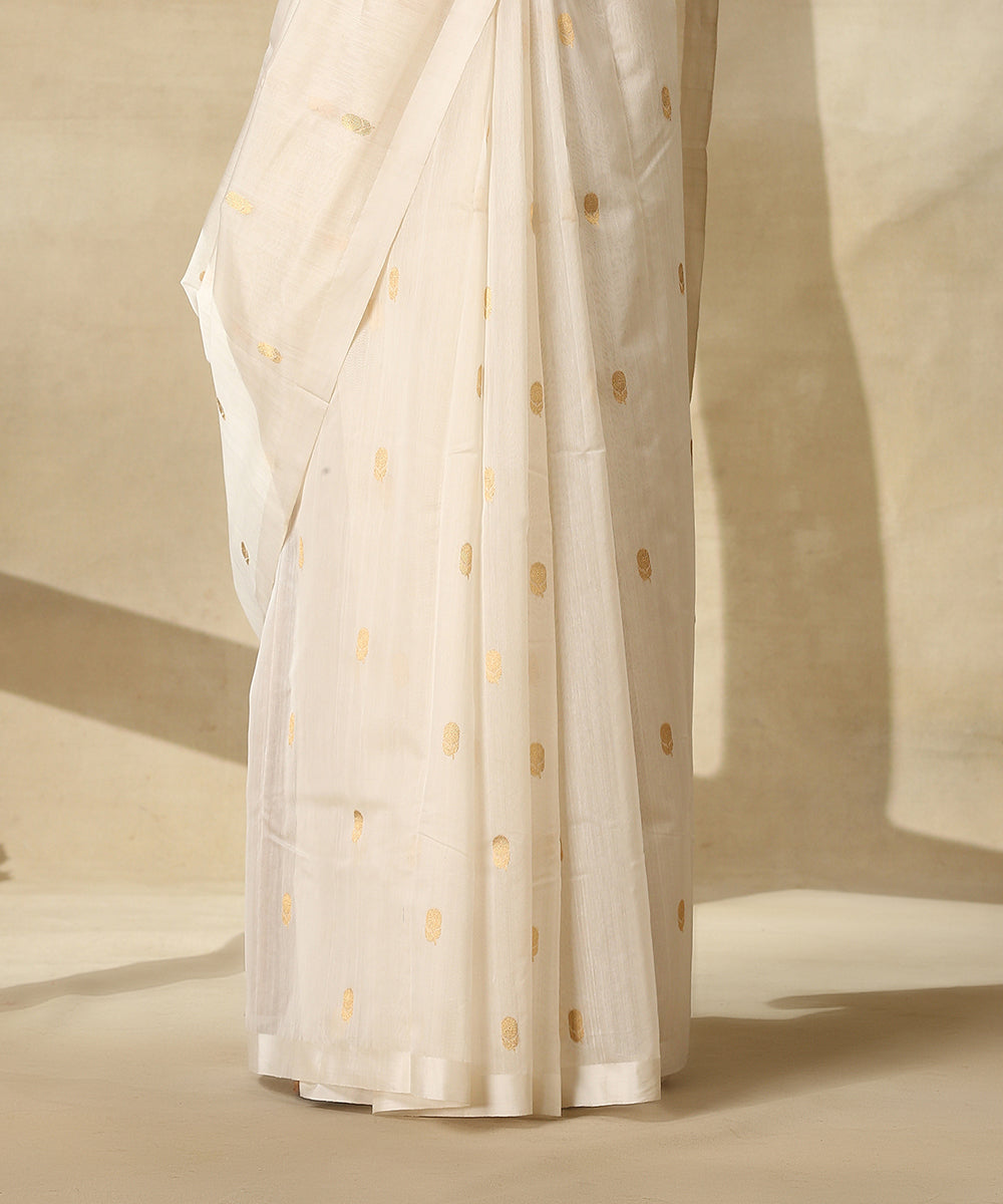 White_And_Gold_Handloom_Cotton_Silk_Chanderi_Saree_With_Floral_Booti_WeaverStory_04