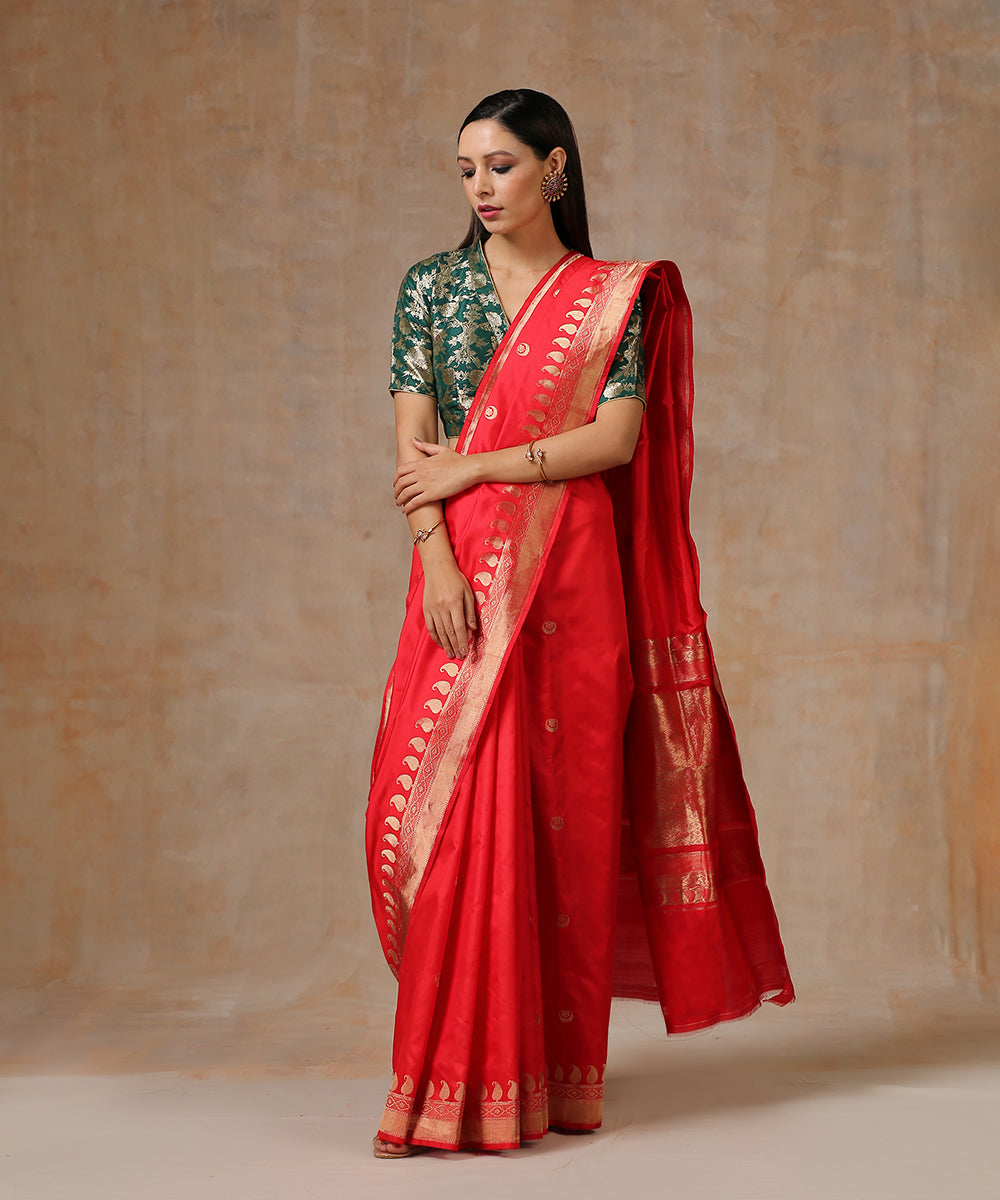 Handloom_Red_Pure_Katan_Silk_Banarasi_Saree_With_Chaand_Boota_WeaverStory_02