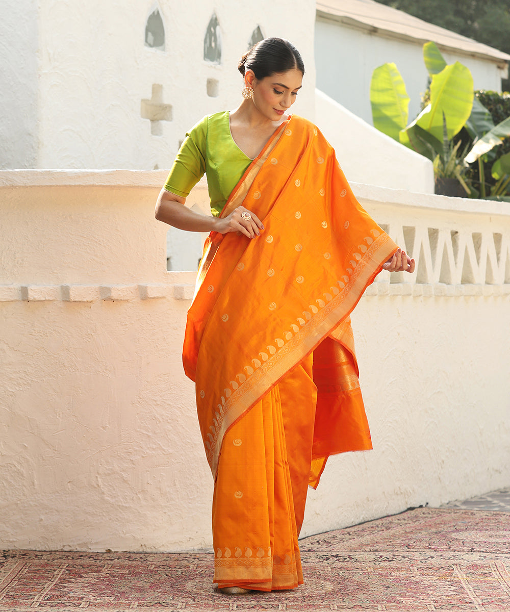 Orange_Handloom_Pure_Katan_Silk_Banarasi_Saree_With_Chaand_Boota_And_Paisley_Border_WeaverStory_02