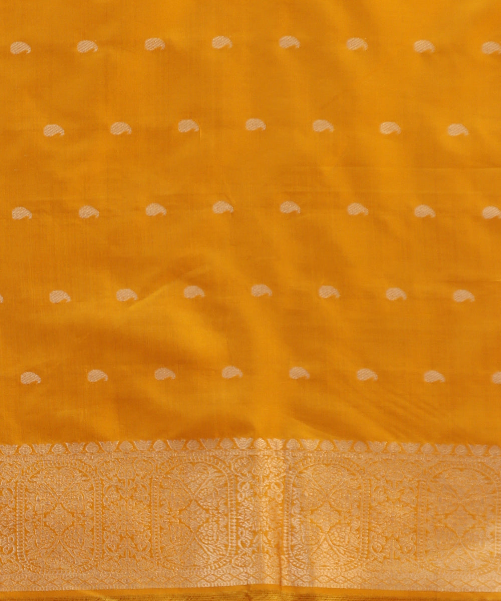 Handloom_Green_Pure_Katan_Silk_Banarasi_Saree_With_Booti_And_Mustard_Border_WeaverStory_05