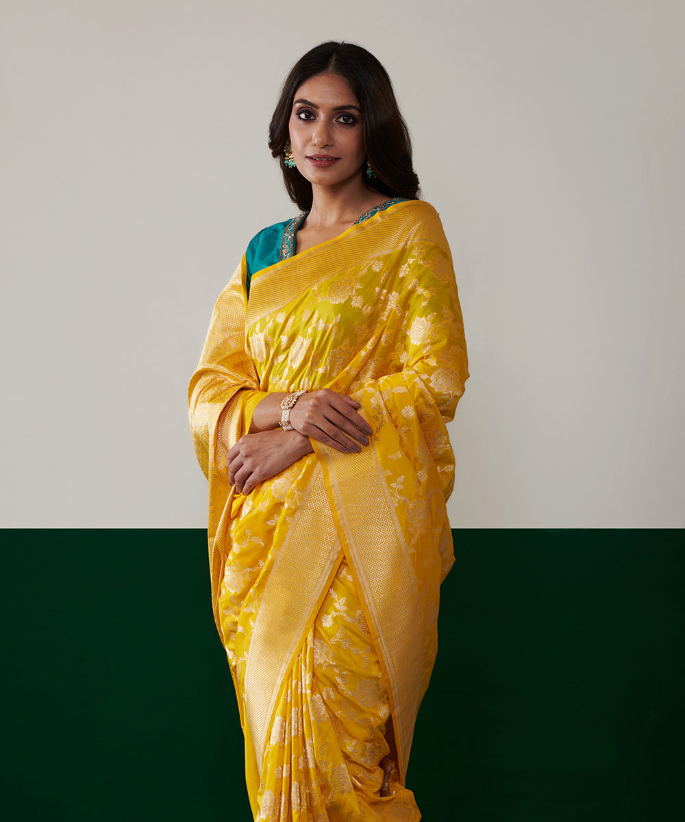Handloom_Yellow_Pure_Katan_Silk_Banarasi_Saree_With_Sona_Rupa_Jaal_WeaverStory_01
