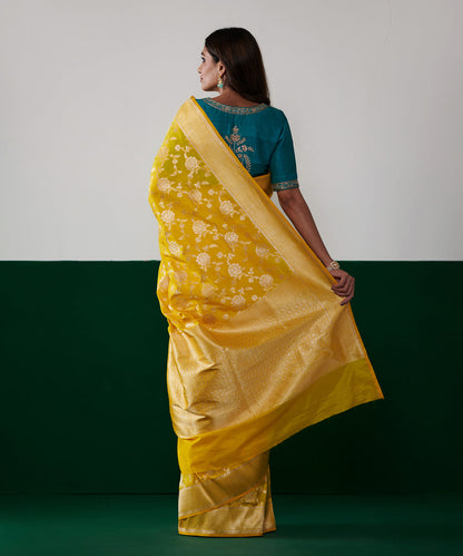 Handloom_Yellow_Pure_Katan_Silk_Banarasi_Saree_With_Sona_Rupa_Jaal_WeaverStory_03