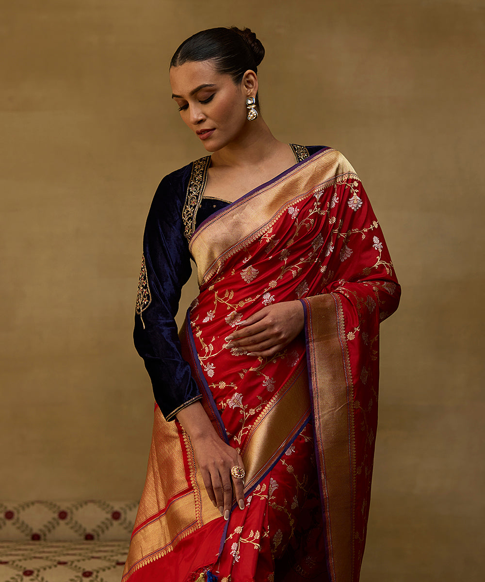 Red_Handloom_Pure_Katan_Silk_Banarasi_Saree_With_Kadhwa_Jaal_WeaverStory_01
