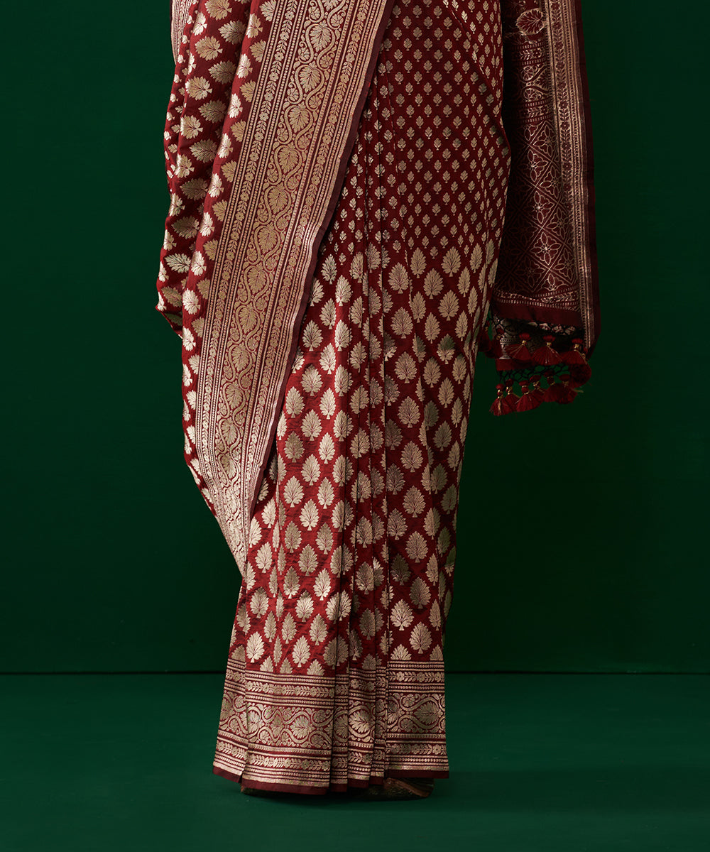 Maroon_Handloom_Pure_Katan_Silk_Banarasi_Saree_With_Cutwork_Booti_WeaverStory_04