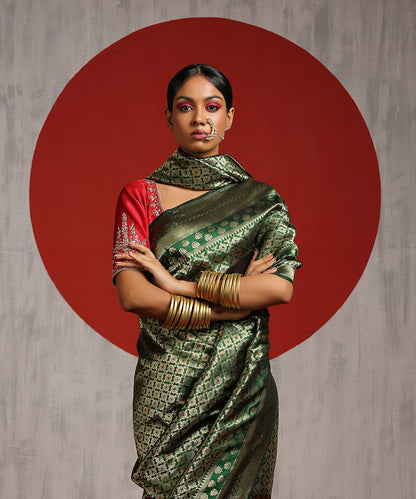 Handloom_Emerald_Green_Kimkhab_Pure_Katan_Silk_Banarasi_Saree_With_Meenakari_WeaverStory_01