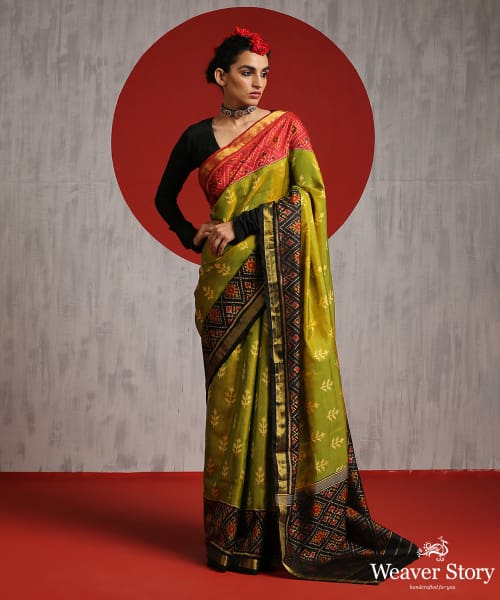 Fresh_Green_Handloom_Pure_Silk_Patola_Saree_With_Black_And_Red_Border_And_Pallu_WeaverStory_02