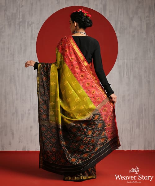 Fresh_Green_Handloom_Pure_Silk_Patola_Saree_With_Black_And_Red_Border_And_Pallu_WeaverStory_03