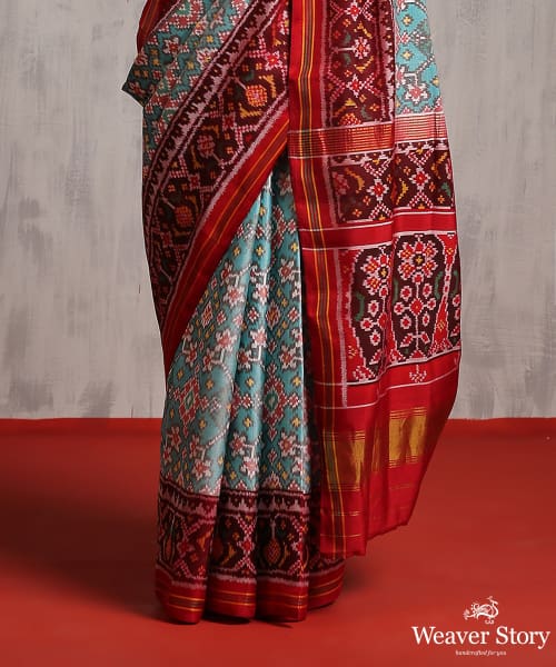 Handloom_Green_And_White_Pure_Silk_Patola_Saree_With_Red_Border_WeaverStory_04