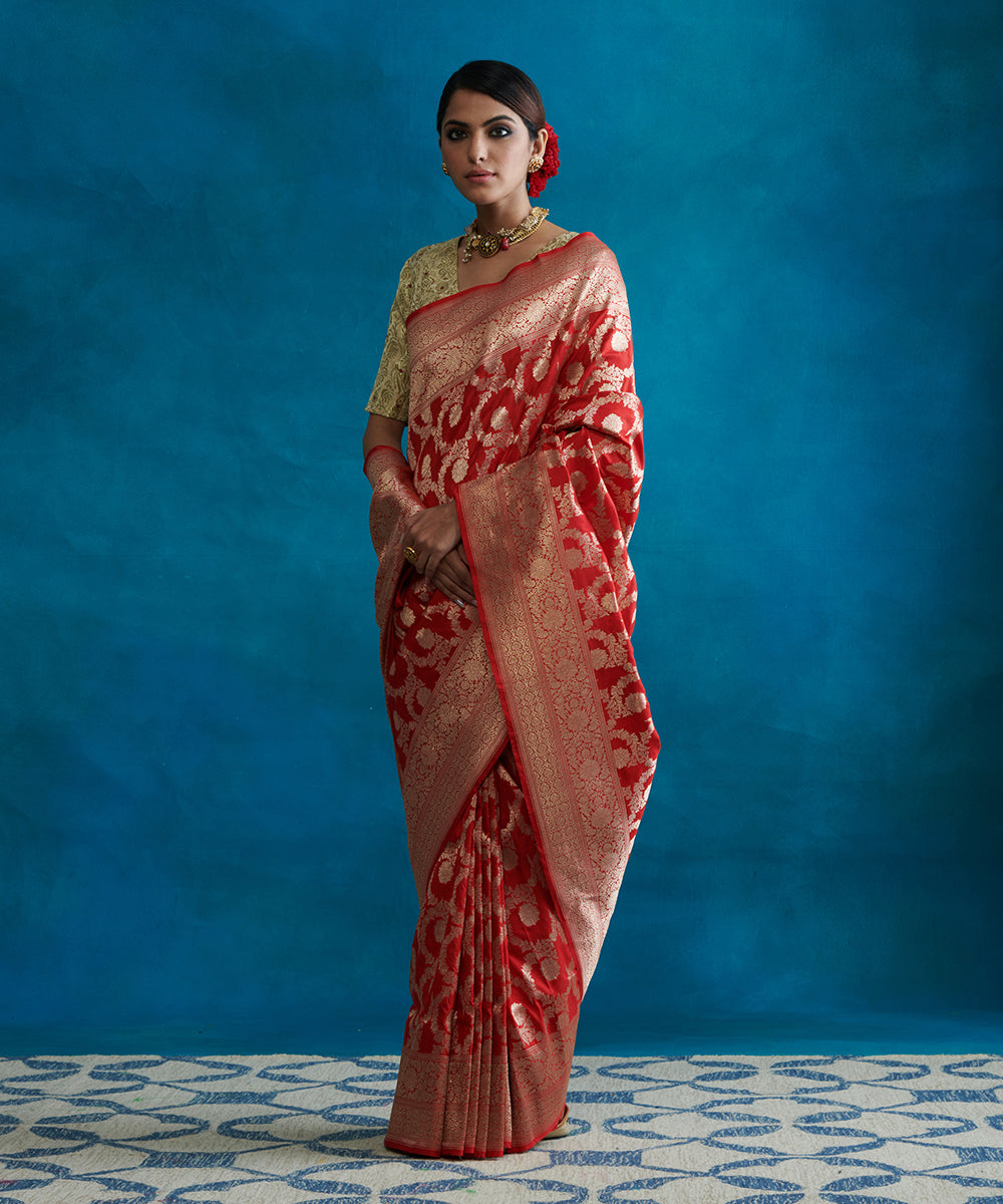 Handloom_Tomato_Red_Pure_Katan_Silk_Banarasi_Saree_With_Floral_Jaal_WeaverStory_02