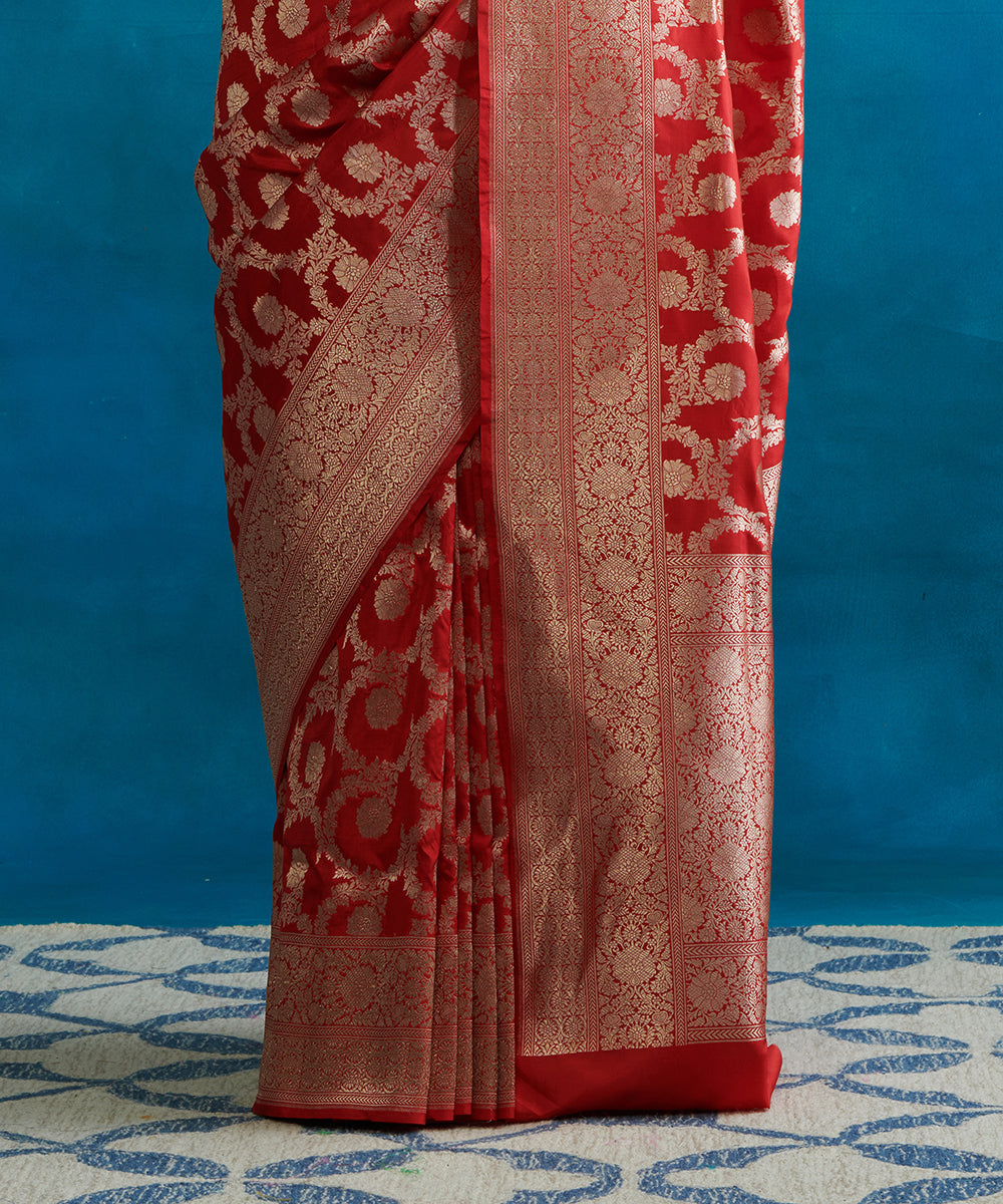 Handloom_Tomato_Red_Pure_Katan_Silk_Banarasi_Saree_With_Floral_Jaal_WeaverStory_04