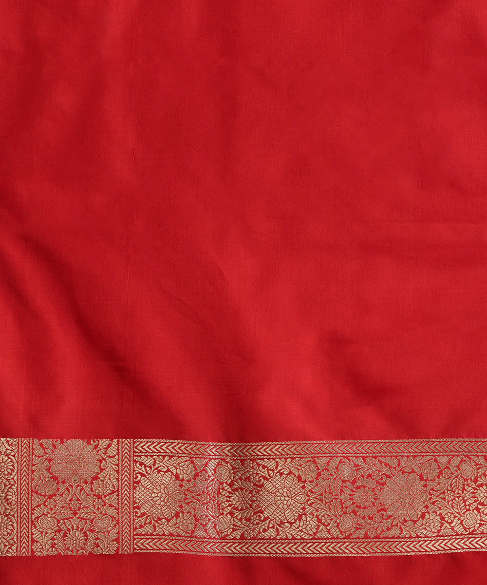 Handloom_Tomato_Red_Pure_Katan_Silk_Banarasi_Saree_With_Floral_Jaal_WeaverStory_05