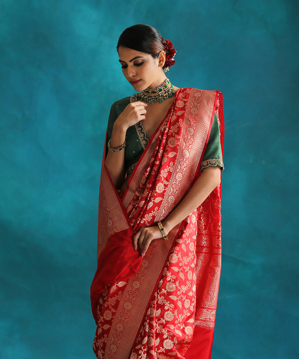 Handloom_Red_Pure_Katan_Silk_Banarasi_Saree_With_Floral_Jaal_WeaverStory_01