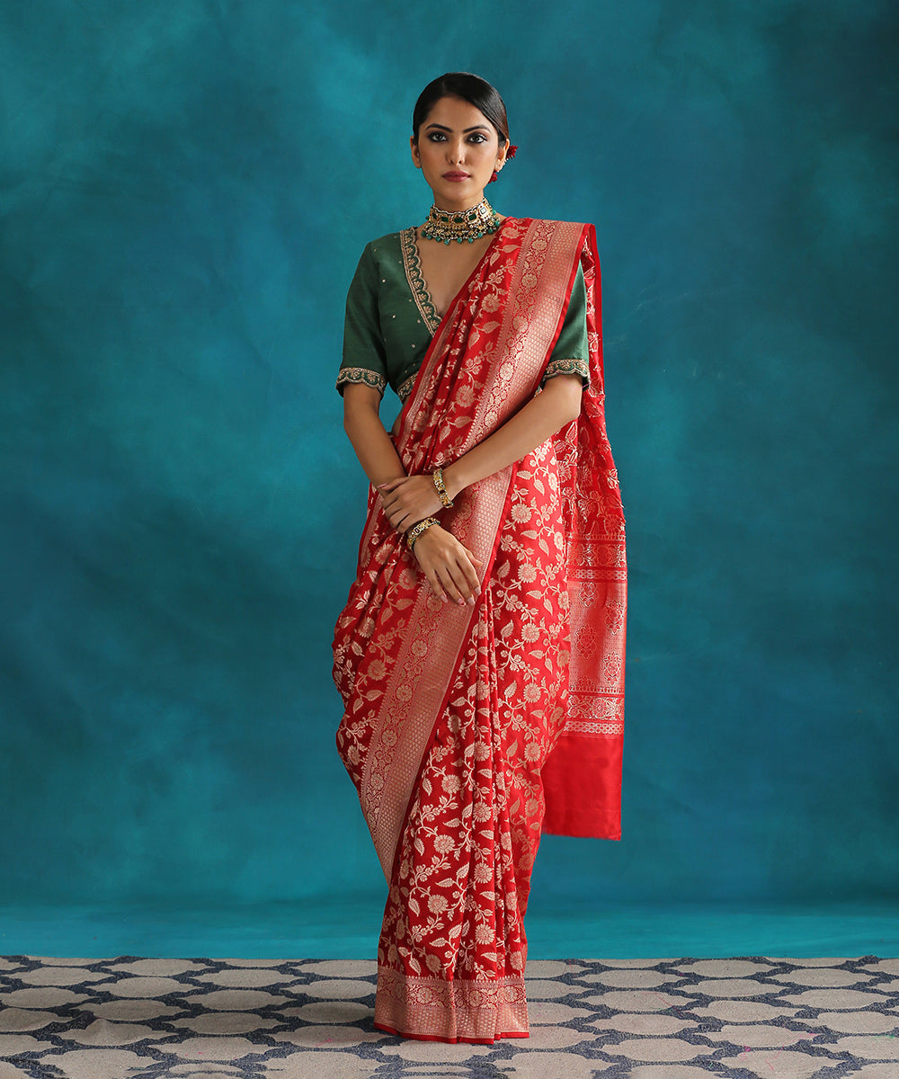 Handloom_Red_Pure_Katan_Silk_Banarasi_Saree_With_Floral_Jaal_WeaverStory_02