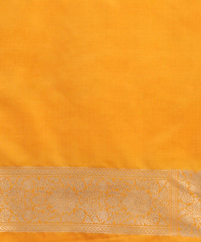 Mango_Yellow_Handloom_Pure_Katan_Silk_Banarasi_Saree_With_Floral_Jaal_WeaverStory_05