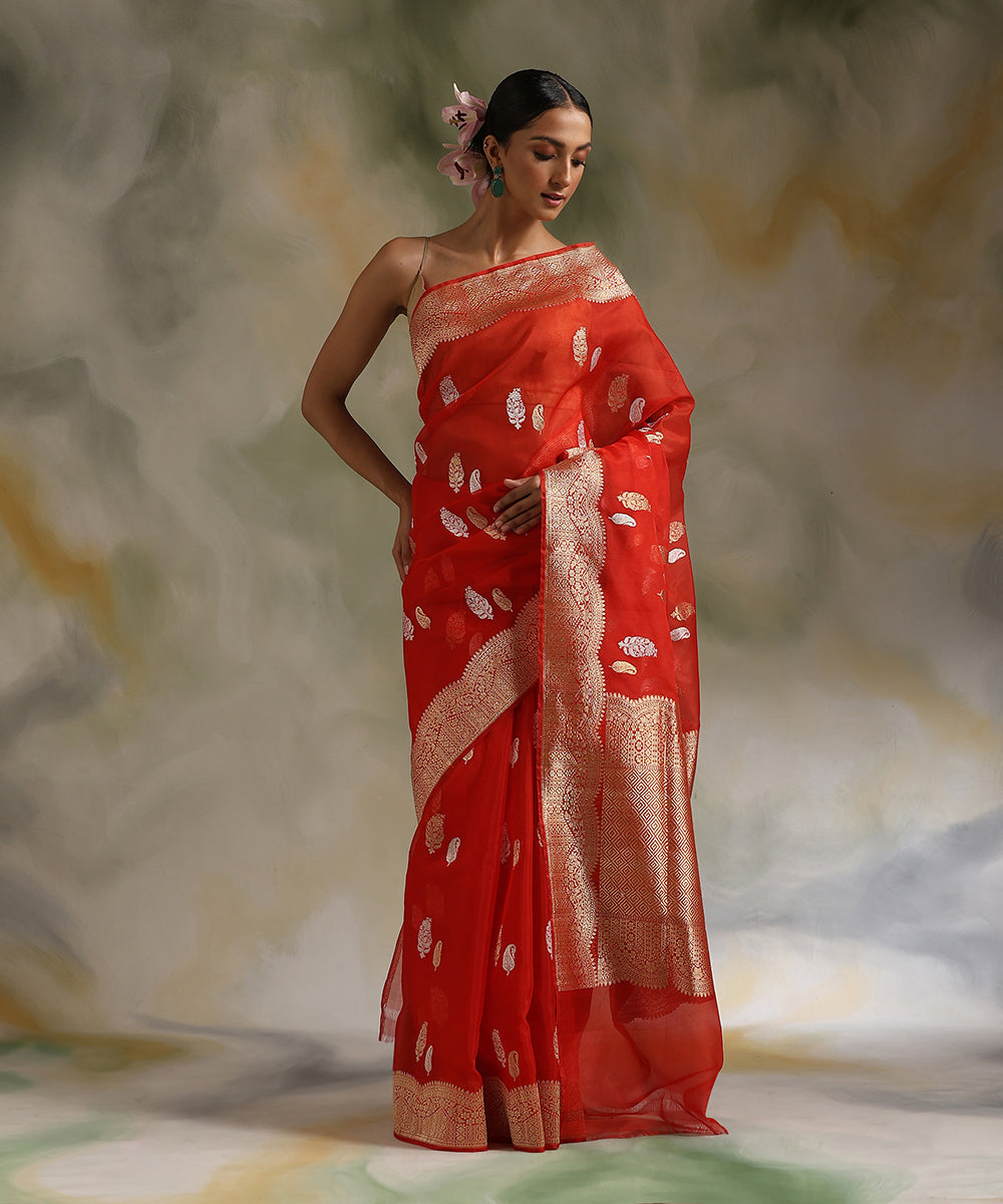 Handloom_Tomato_Red_Pure_Kora_Silk_Banarasi_Saree_With_Sona_Rupa_Booti_WeaverStory_02