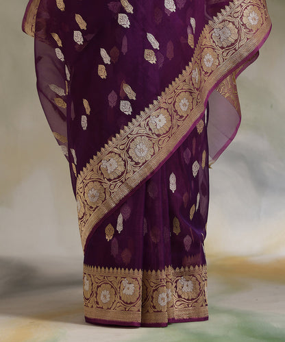 Violet_Handloom_Pure_Kora_Silk_Banarasi_Saree_With_Sona_Rupa_Booti_WeaverStory_04