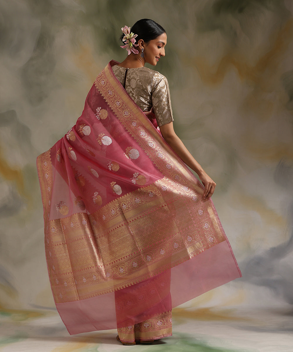 Pink_Handloom_Pure_Kora_Silk_Banarasi_Saree_With_Sona_Rupa_Booti_WeaverStory_03