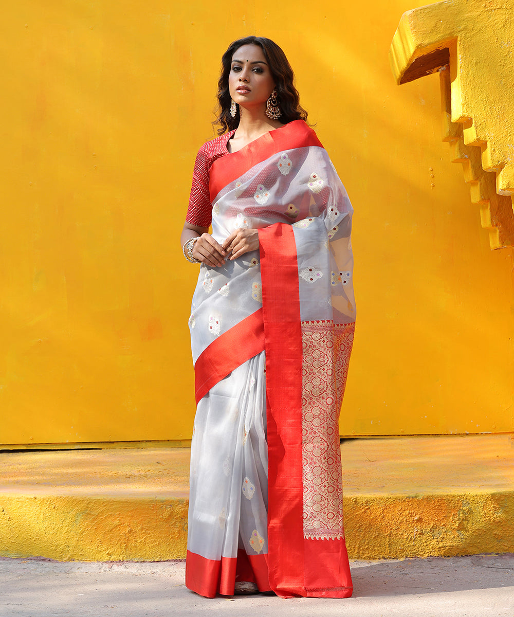 Handloom_Grey_Pure_Kora_Silk_Banarasi_Saree_With_Kadhwa_Boota_And_Red_Satin_Border_WeaverStory_02