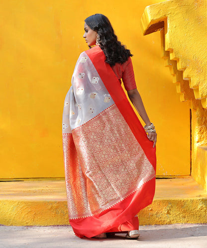 Handloom_Grey_Pure_Kora_Silk_Banarasi_Saree_With_Kadhwa_Boota_And_Red_Satin_Border_WeaverStory_03