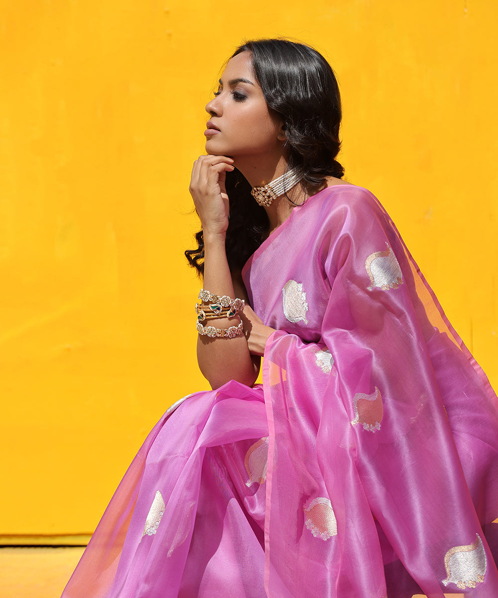 Lilac_Handloom_Pure_Kora_Silk_Banaras_Saree_With_Zari_Paisley_Motifs_WeaverStory_01