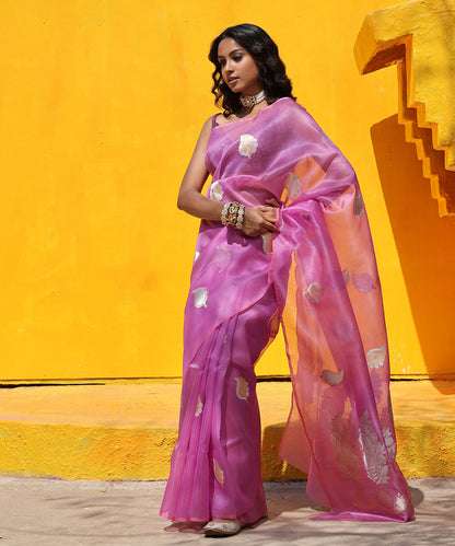 Lilac_Handloom_Pure_Kora_Silk_Banaras_Saree_With_Zari_Paisley_Motifs_WeaverStory_02