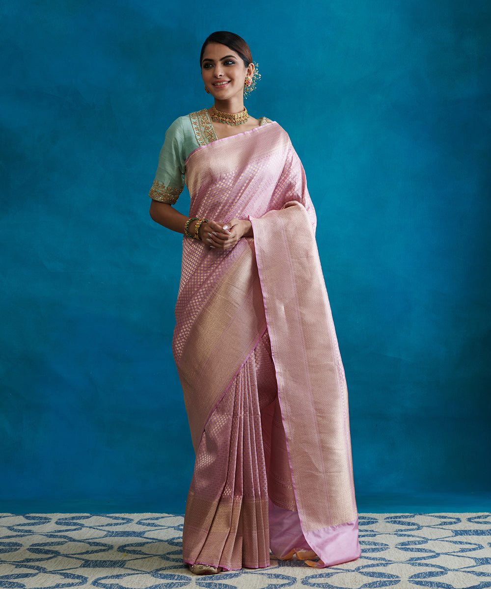 Mauve_Handloom_Pure_Katan_Silk_Banarasi_Saree_With_Broad_Zari_Border_WeaverStory_02