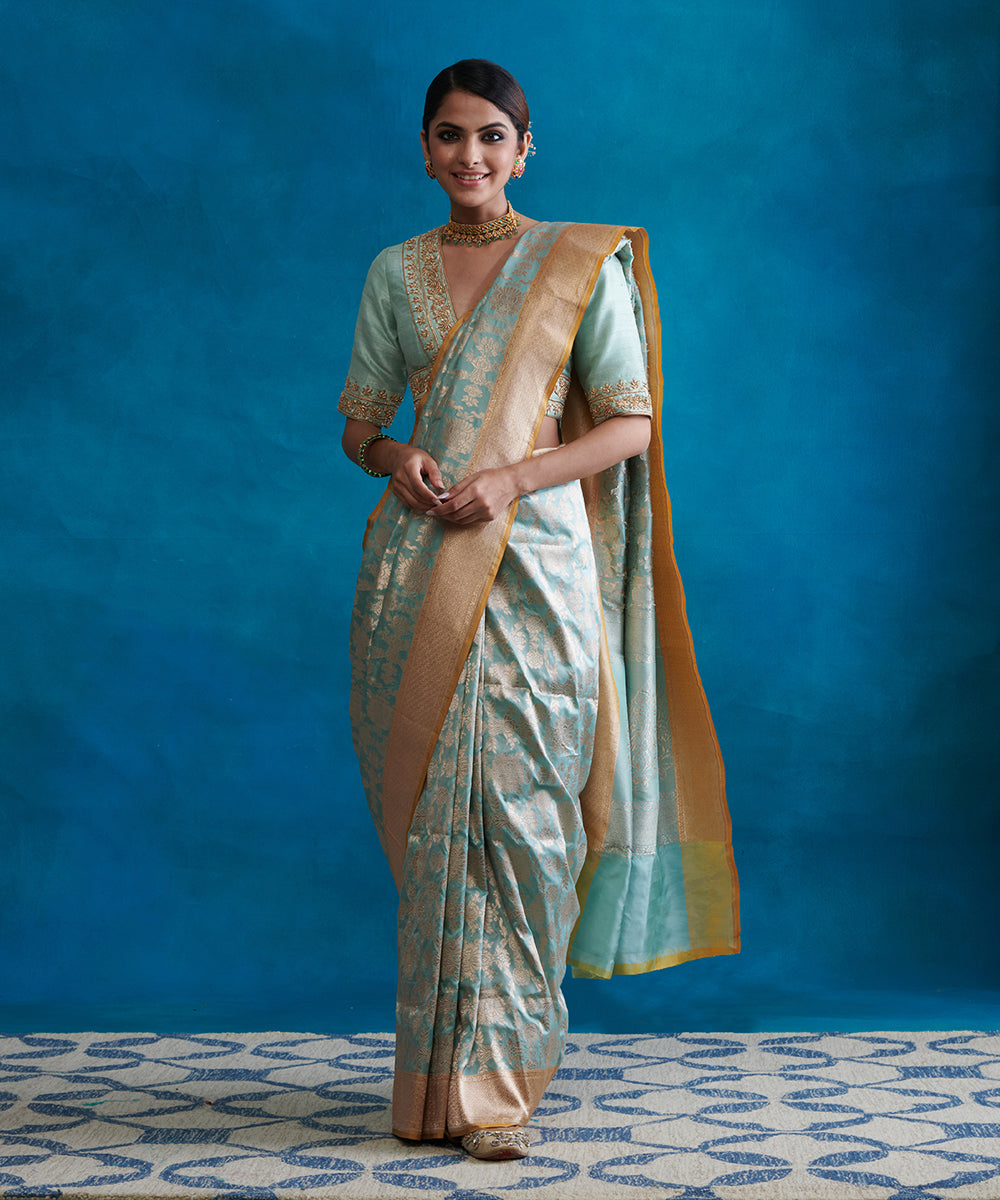 Handloom_Powder_Blue_Pure_Katan_Silk_Banarasi_Saree_With_Lime_Green_Border_WeaverStory_02