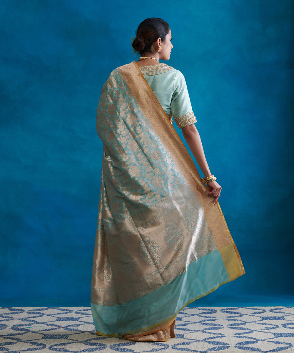 Handloom_Powder_Blue_Pure_Katan_Silk_Banarasi_Saree_With_Lime_Green_Border_WeaverStory_03