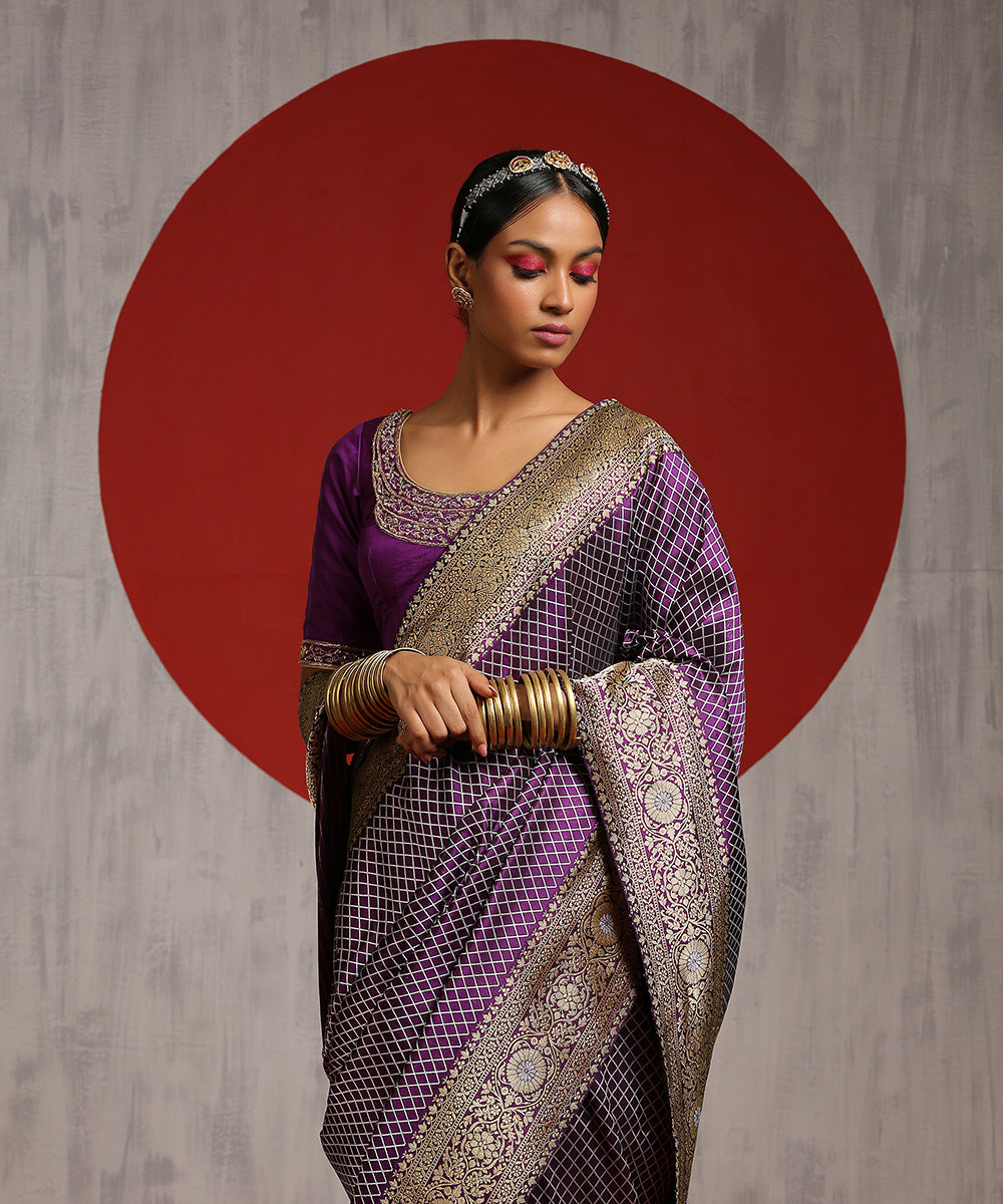 Handloom_Purple_And_Silver_Pure_Katan_Silk_Tanchoi_Banarasi_Saree_WeaverStory_01