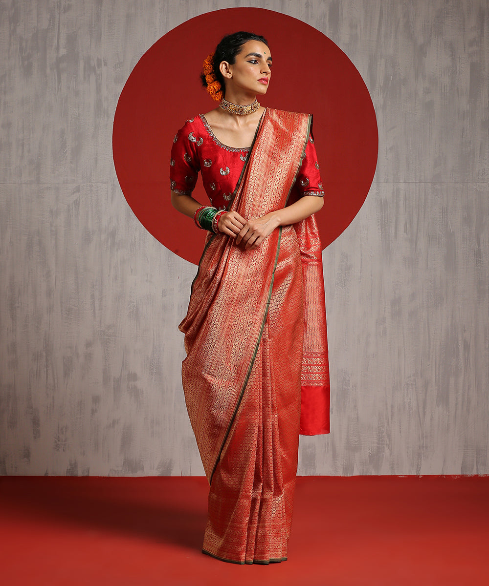 Handloom_Red_Pure_Katan_Silk_Banarasi_Saree_With_Green_Selvedge_And_Small_Floral_Motifs_WeaverStory_02