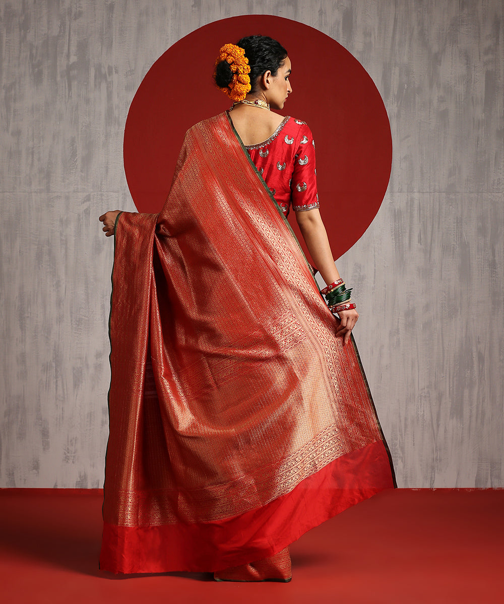 Handloom_Red_Pure_Katan_Silk_Banarasi_Saree_With_Green_Selvedge_And_Small_Floral_Motifs_WeaverStory_03