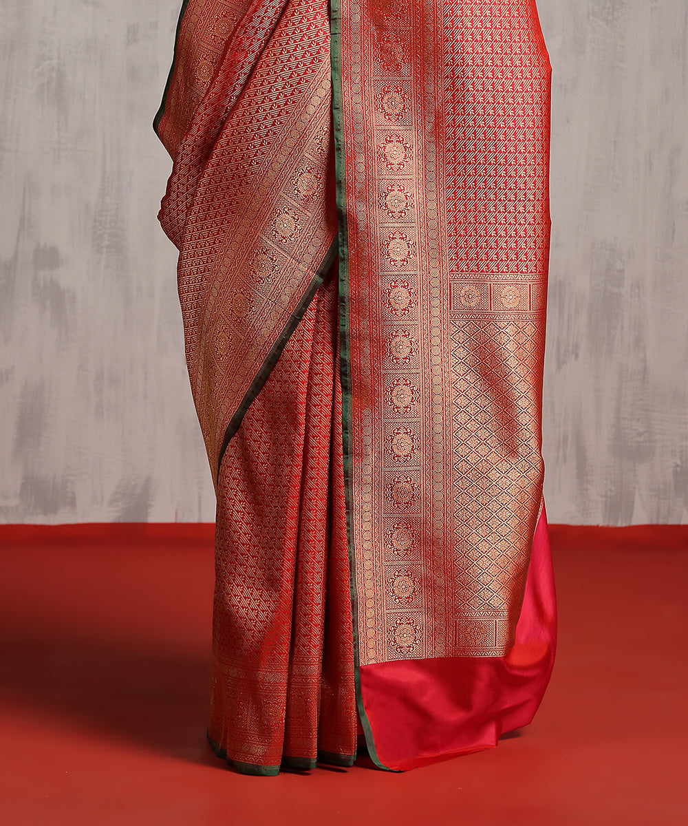 Handloom_Pink_Gold_Zari_Square_Motif_Banarasi_Brocade_Saree_With_Green_Selvedge_WeaverStory_04