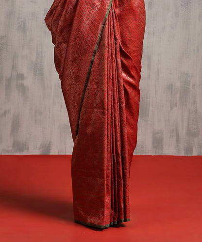 Handloom_Red_Pure_Katan_Silk_Kimkhab_Banarasi_Saree_With_Fan_Motifs_And_Antique_Zari_WeaverStory_04