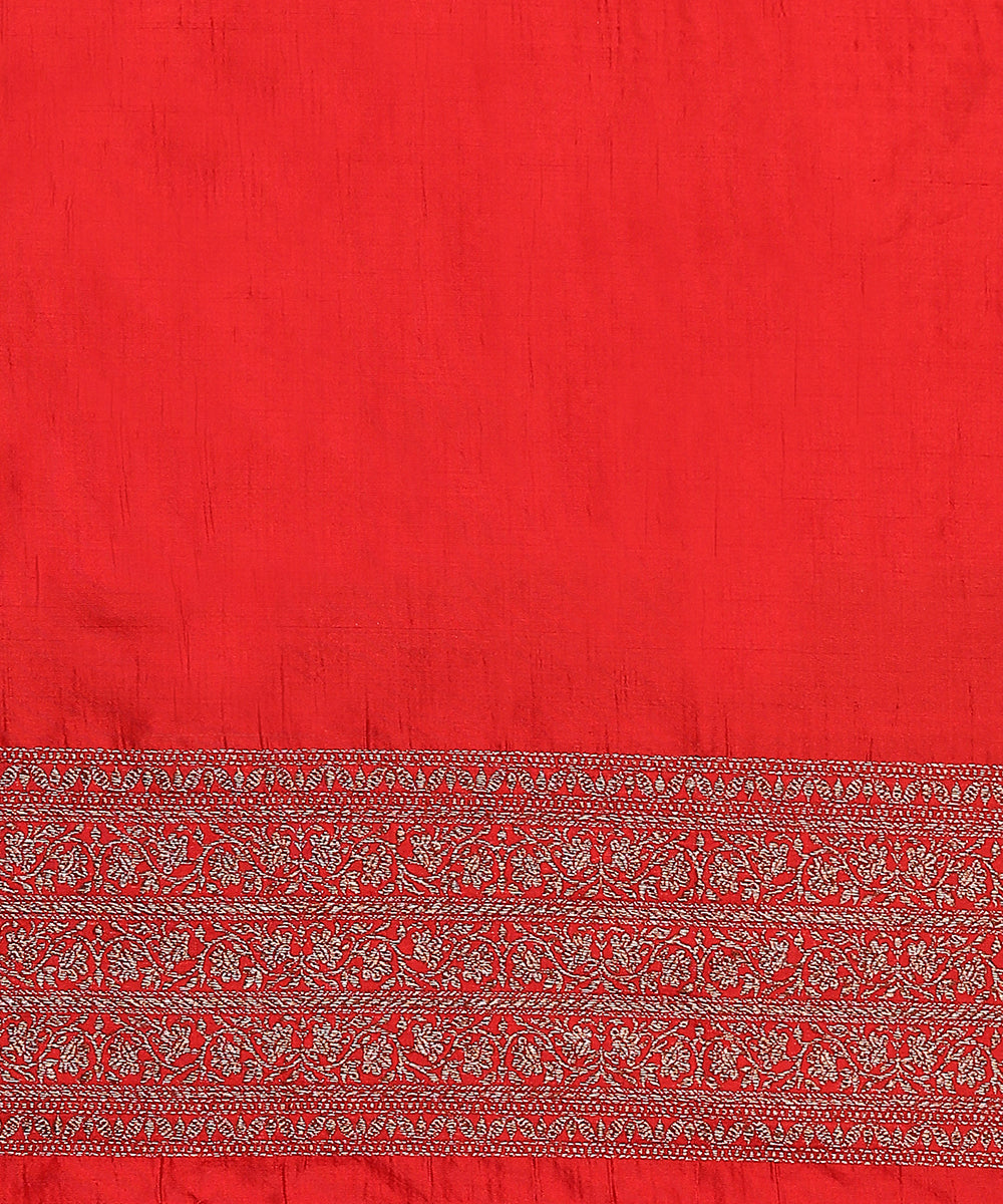 Handloom_Red_Pure_Katan_Silk_Kimkhab_Banarasi_Saree_With_Fan_Motifs_And_Antique_Zari_WeaverStory_05